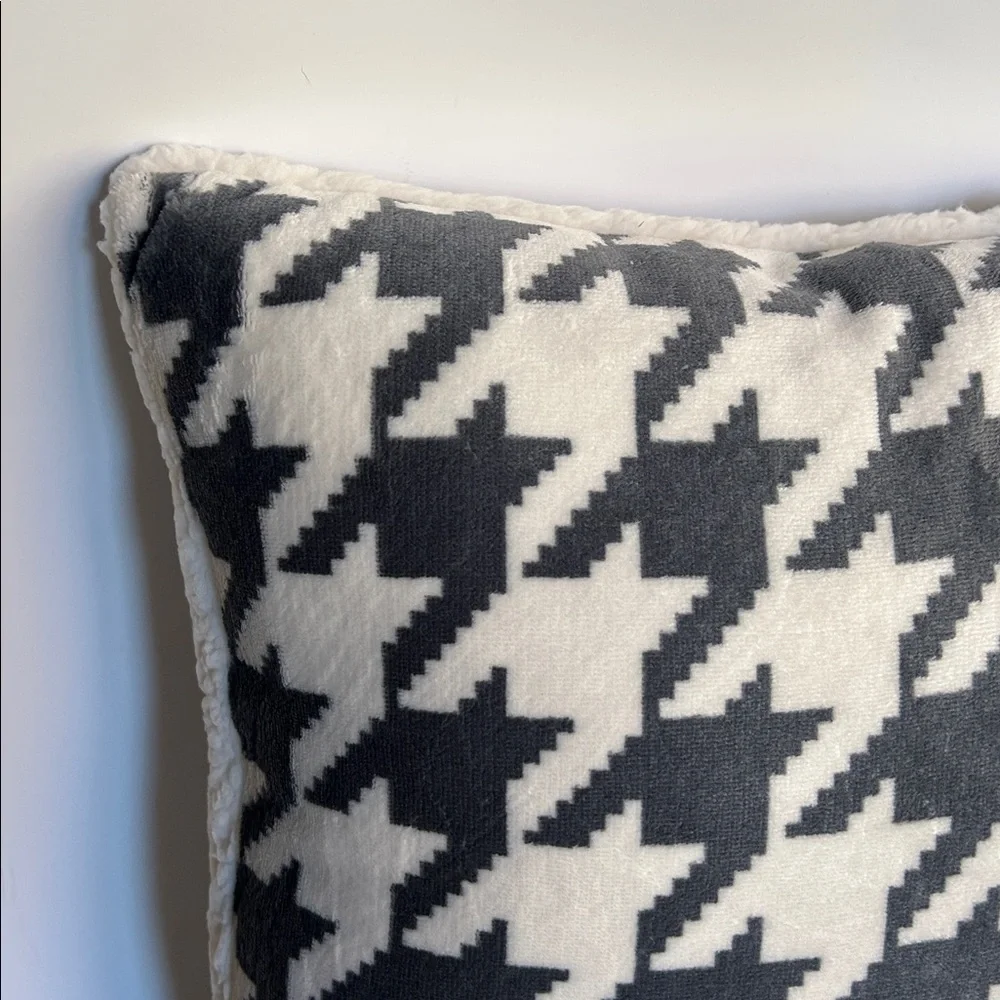 Threshold Houndstooth Printed 18” Square Pillow Faux Shearling Charcoal Gray
